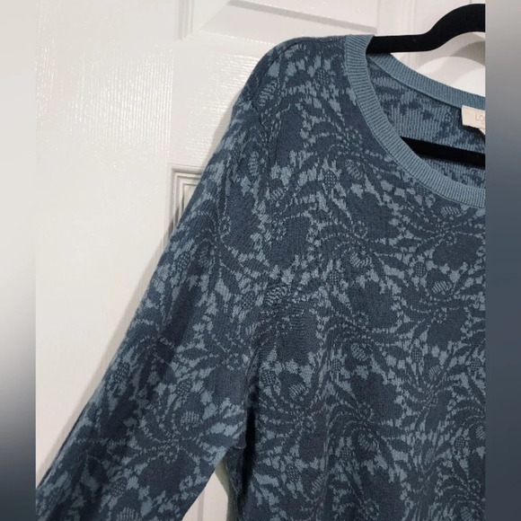 LOFT Outlet Blue Floral Design Long Sleeve Lightweight Sweater in Size XL - Picture 5 of 10